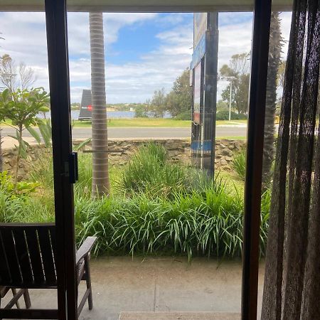 Abel Tasman Waterfront Motel Лейкс-Энтранс Экстерьер фото
