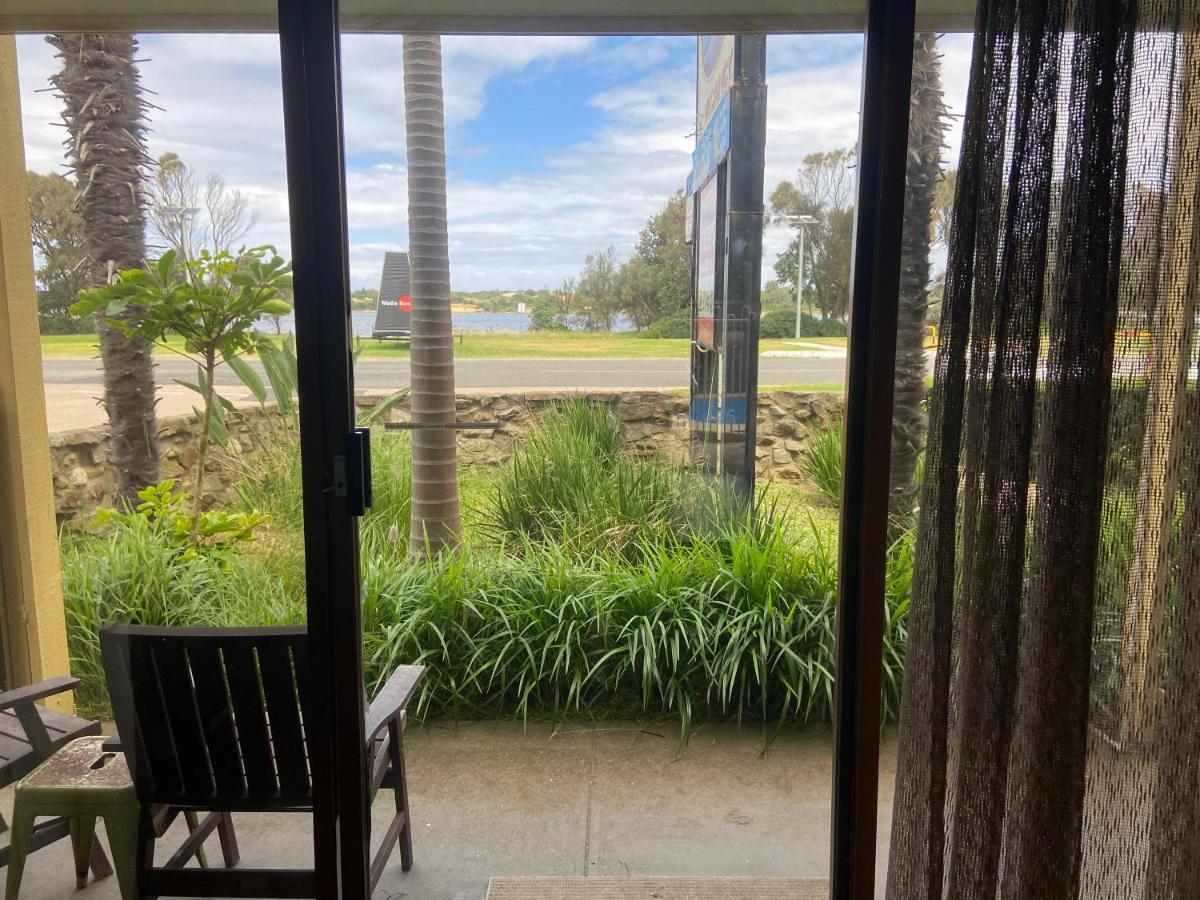 Abel Tasman Waterfront Motel Лейкс-Энтранс Экстерьер фото
