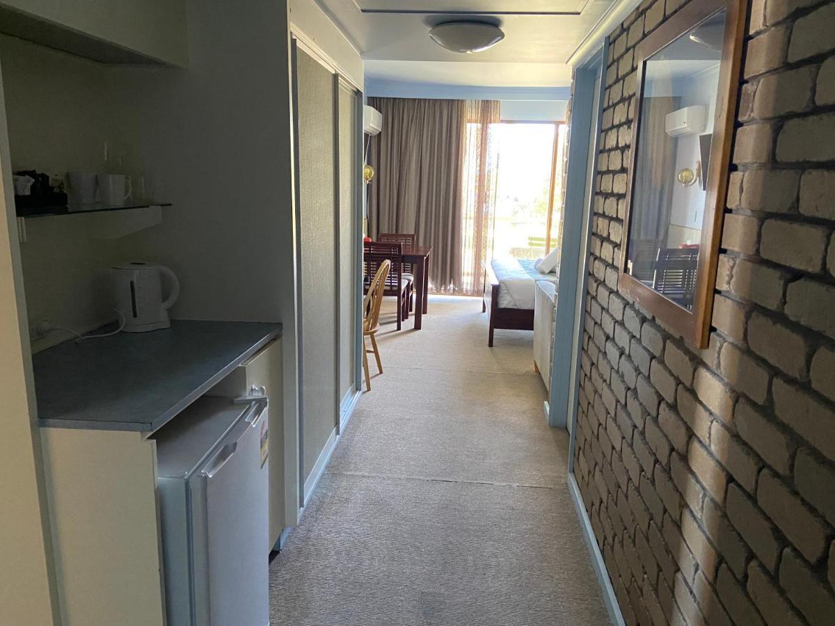 Abel Tasman Waterfront Motel Лейкс-Энтранс Экстерьер фото