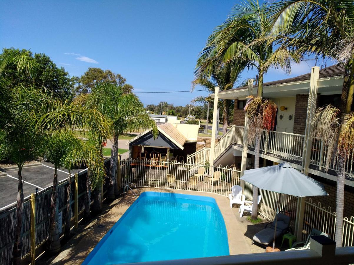 Abel Tasman Waterfront Motel Лейкс-Энтранс Экстерьер фото
