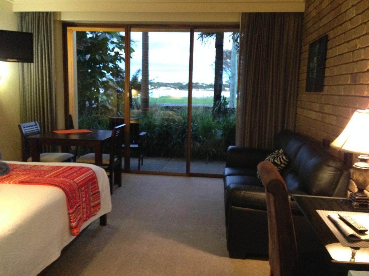 Abel Tasman Waterfront Motel Лейкс-Энтранс Экстерьер фото