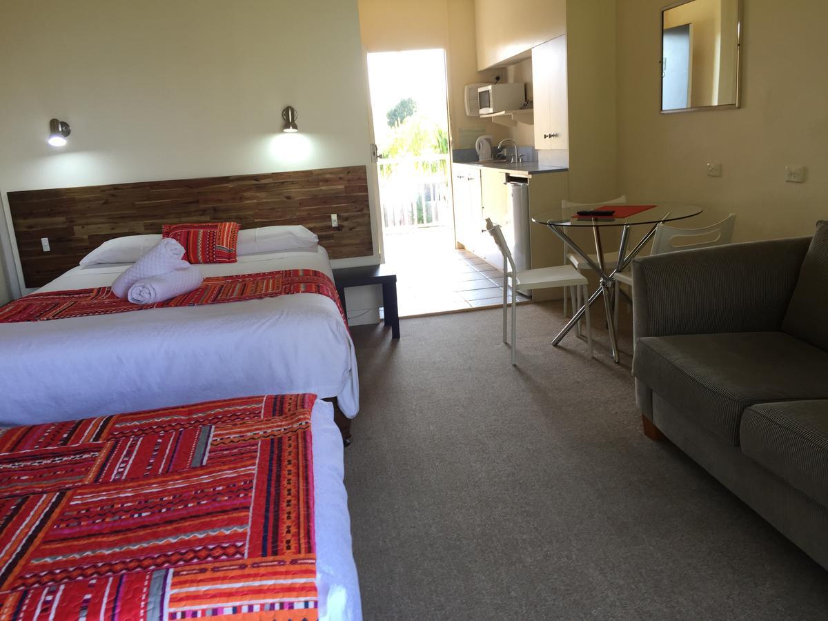 Abel Tasman Waterfront Motel Лейкс-Энтранс Экстерьер фото