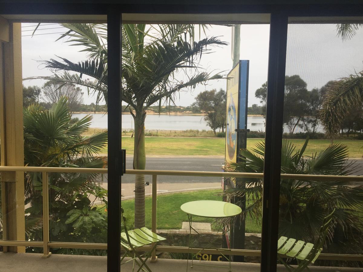 Abel Tasman Waterfront Motel Лейкс-Энтранс Экстерьер фото