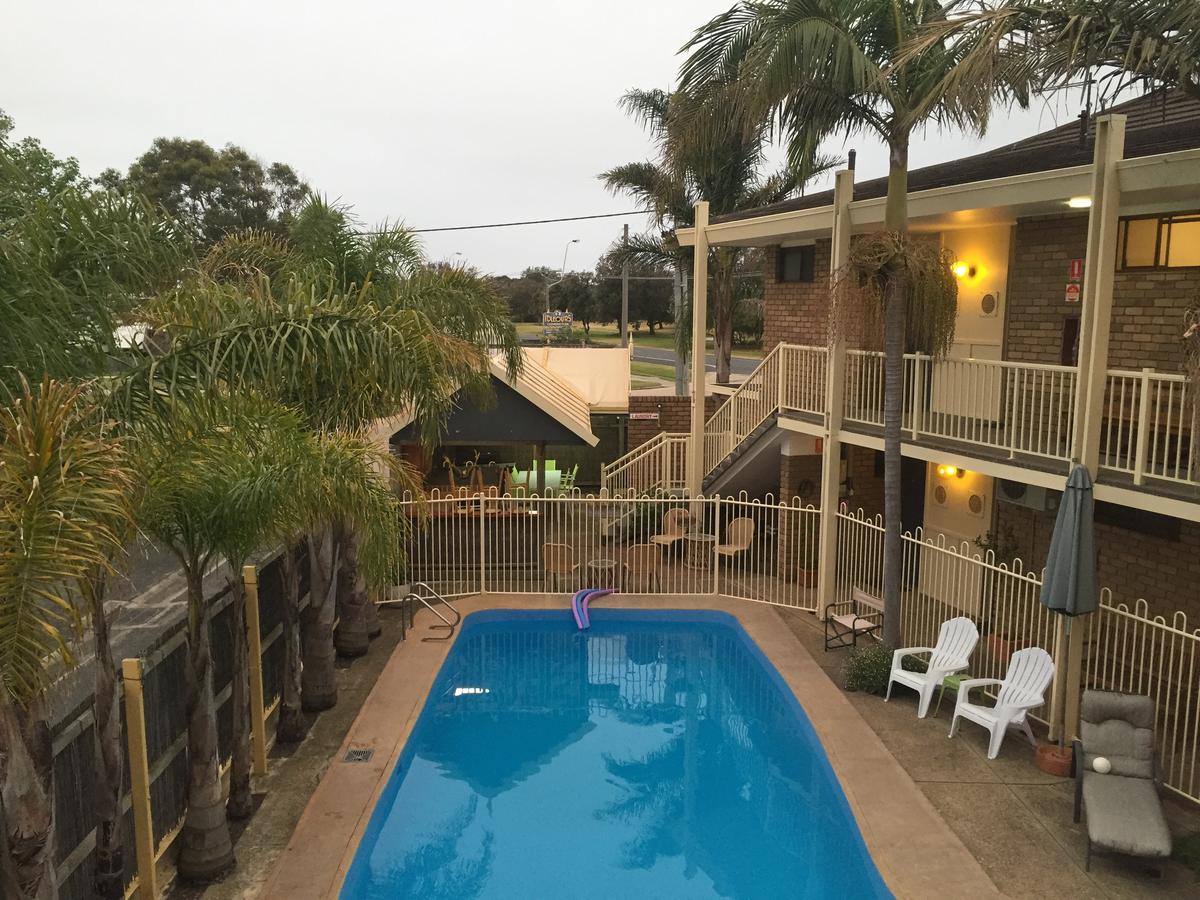 Abel Tasman Waterfront Motel Лейкс-Энтранс Экстерьер фото